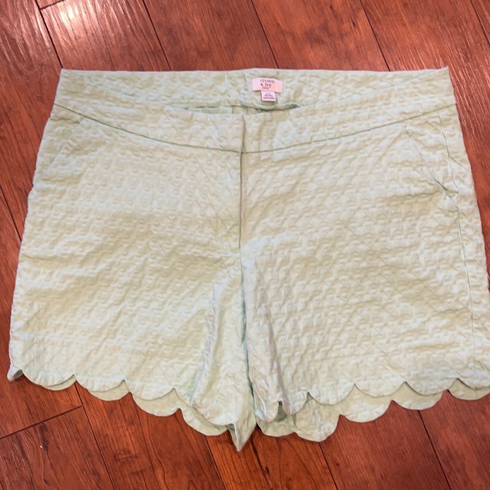 crown & ivy 18 W mint shorts